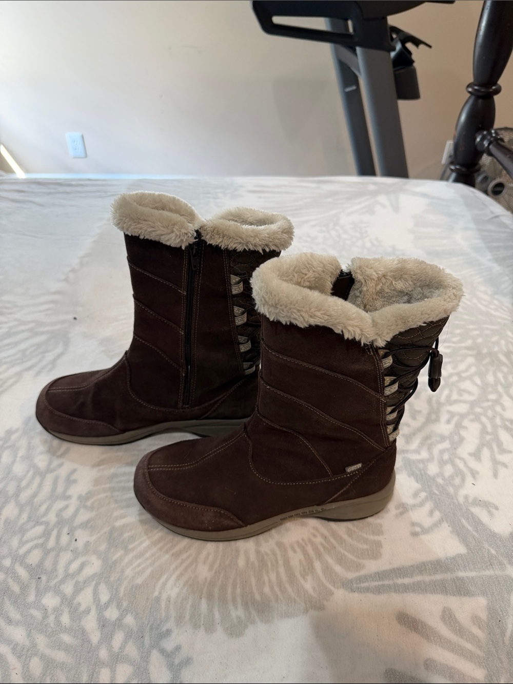 Merrell Dark Brown Suede Winter Boots with Cream Faux Fur Collar
